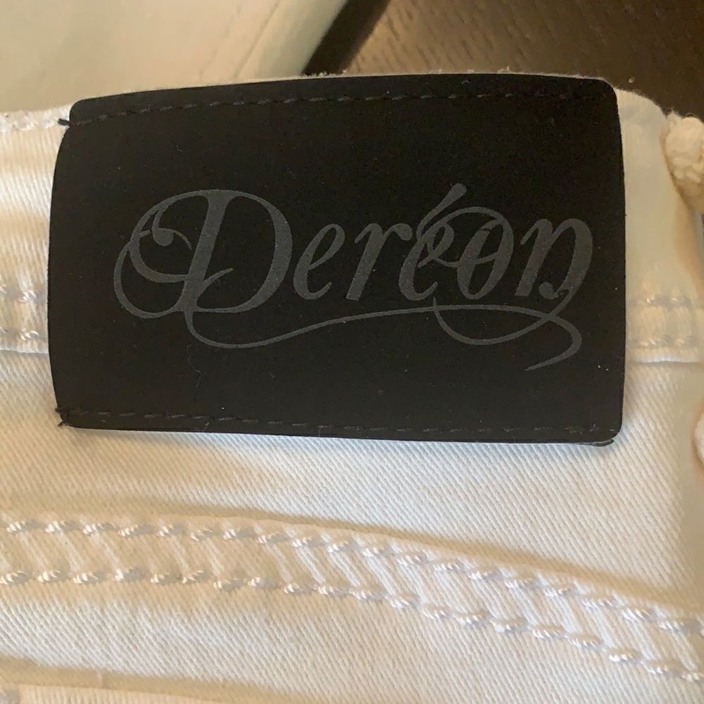 Deréon White Capris - Picture 2 of 8